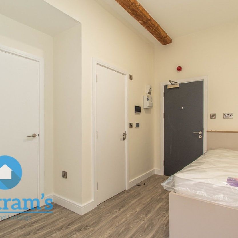 References Pending - 1 bed Apartment - Photo 1