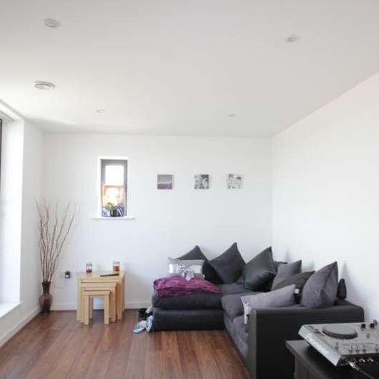 Addlestone, Surrey, KT15 - Photo 1