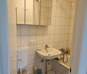 Möbiliertes Zimmer in einer Dreizimmerwohnung - Photo 1