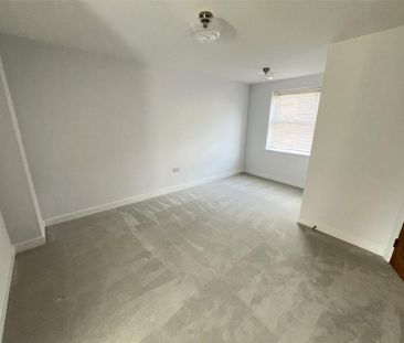 2 bedroom semi-detached house to rent - Photo 6