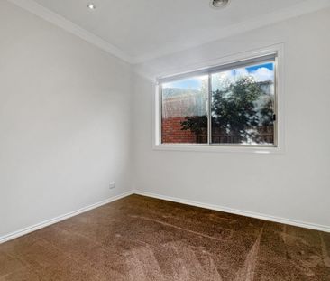 Comfortable Three-Bedroom Home Close to Pacific Werribee - Photo 6