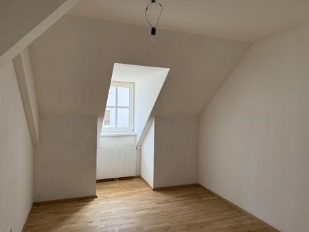 Helle 2-Zimmer Dachgeschosswohnung in Krems-Zentrum - Foto 2