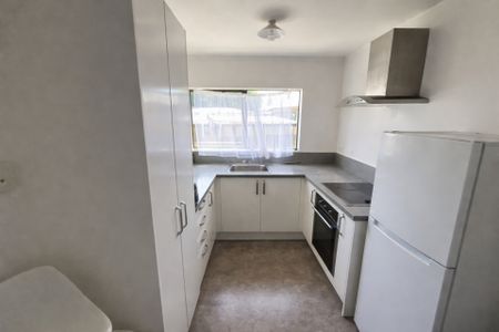 3-bedroom home near schools - Photo 5