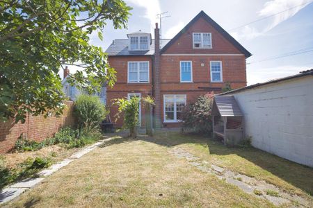 3 bedroom flat to rent - Photo 3