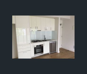 Apartment in a Great Location, close to everything! - Photo 4