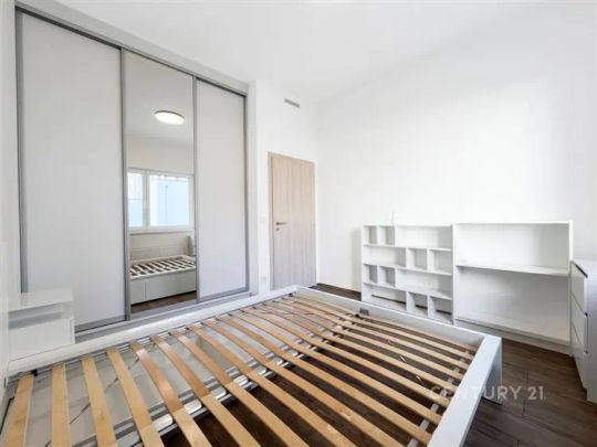 K pronájmu krásný a vybavený byt 3+kk v Eco City Hostivař - Photo 1