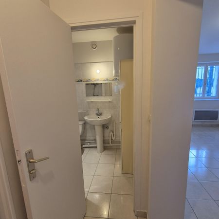 Location Appartement 1 pièce 23m² ST MAUR DES FOSSES 94100 - Photo 2