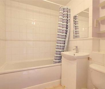 Nightingale Shott, Egham, Surrey, TW20 9SX - Photo 4