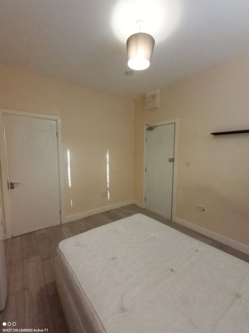 Studio Flat, Sandhurst Road, SE6 - Photo 3