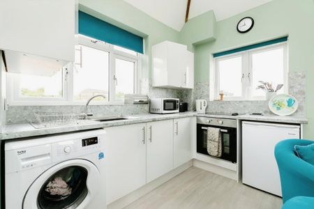 2 bedroom semi-detached house to rent - Photo 5