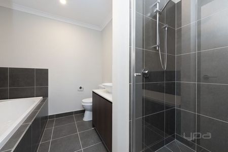 Modern Townhouse - Photo 3