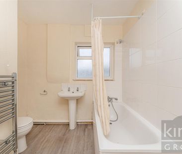 3 Bedroom Maisonette To Let - Photo 5