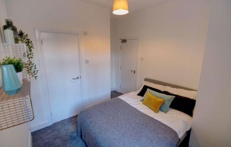 5 Bed Semi-Detached House, Coventry Road, SO15 - Photo 3