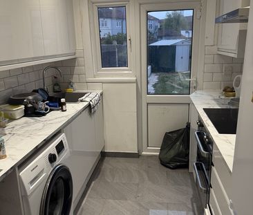 3 Bed Terraced House, Beccles Drive, IG11 - Photo 3