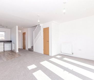 Modern 2 Bedroom House with Garden and Driveway Parking for 1 car. - Photo 2