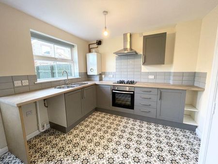 2 bedroom semi-detached house to rent - Photo 5