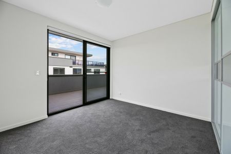 Spacious top level apartment - 173m2 - short walk to shops and station - Photo 3