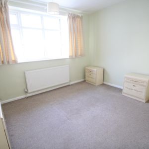 2 bedroom semi-detached house to rent - Photo 2