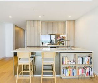 Sophisticated Two-Bedroom Residence with Iconic Harbour Views - Photo 5