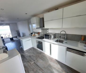 Location Appartement 2 pièces 56m² MARSEILLE 8ème - Photo 6