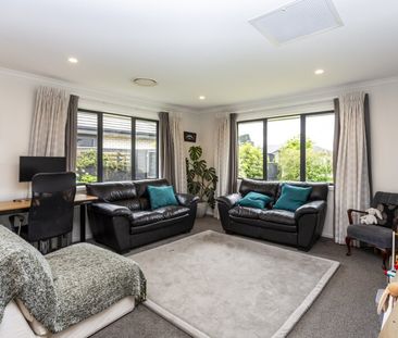 Executive 3-bedroom family home in Halswell - Photo 2