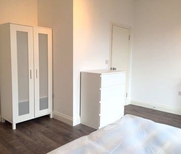 Room in a Shared House, Burrage Place, SE18 - Photo 3