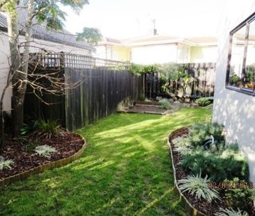 ST HELIERS - West Tamaki Road Two Bedroom Townhouse with Healthy Ho... - Photo 5