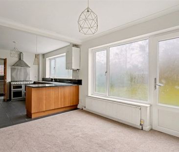 A three bedroom detached family home with driveway parking in Burto... - Photo 6