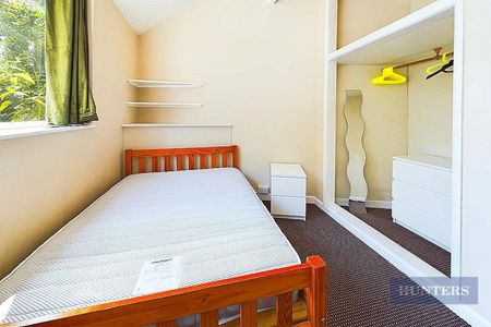 6 bedroom House To Let Total Size: 1680 SQ FT - Photo 3