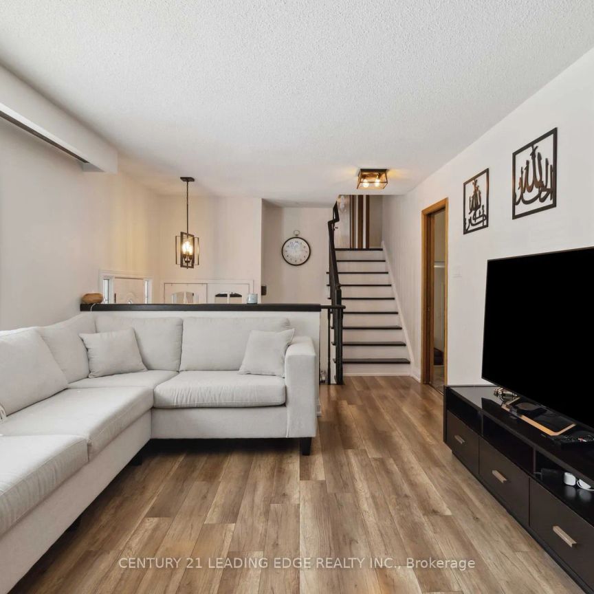 Detached Home For Lease | W9239445 - Photo 1
