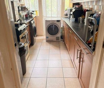 1 bedroom in a house share to rent - Photo 2