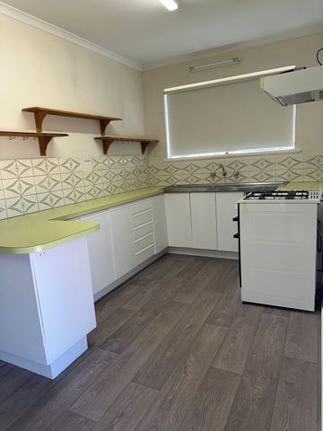 Neat and Tidy 4 bedroom home - Photo 4