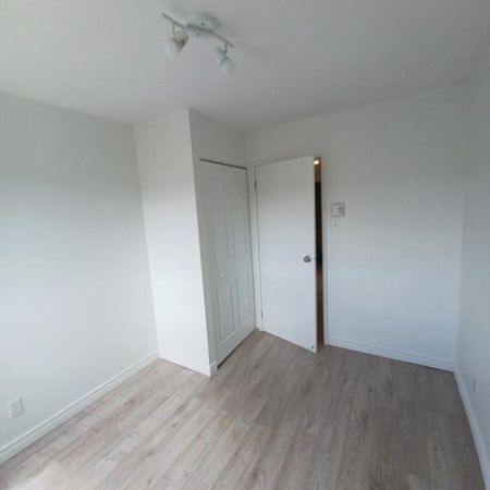 41/2 ou 5 1/2 Québec**Charlesbourg**Ascenseur**Béton**Frais peint**Non fumeur de toute substance**libre à partir de décembre, 1225$ et 1350$ - Photo 3