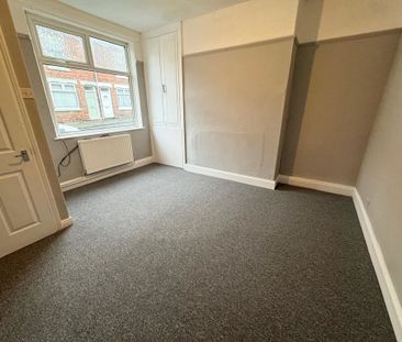 2 Bedroom Mid Terraced House - Photo 3