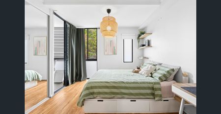 Quiet modern apartment with lifestyle convenience - Photo 4