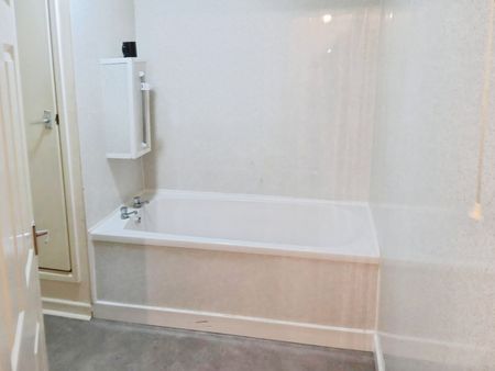 2 bedroom Flat To Let - Photo 2