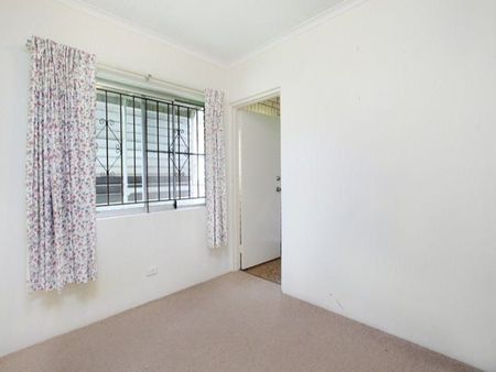 GROUND FLOOR UNIT- CONVENIENT LOCATION - Photo 3