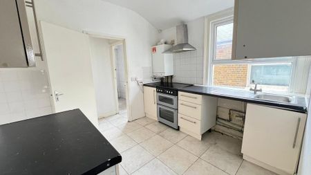 2 bedroom maisonette to rent - Photo 5