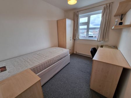 4 Bed Student Accommodation - Photo 5