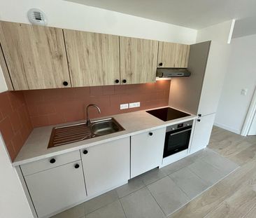 Location Appartement 2 pièces 48m² ARMENTIERES 59280 - Photo 2