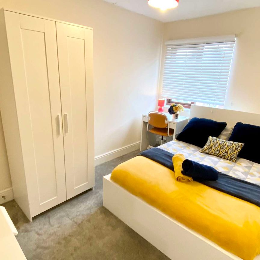 7 Ensuite room 3 Studio HMO - Photo 2