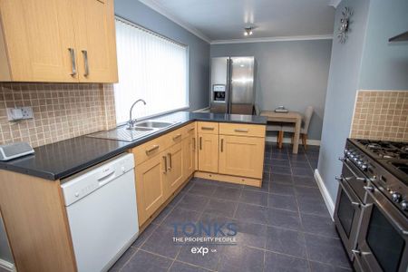 3 bedroom semi-detached house to rent - Photo 5