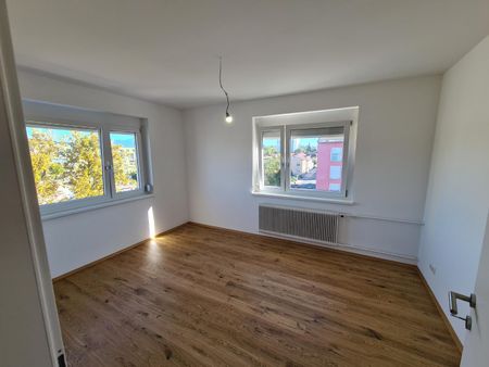 Erstbezug nach Sanierung - 2 Balkone - Bezirk Jakomini - Photo 5