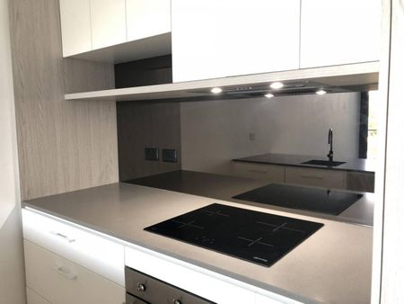 One bedroom apartment, available from 9th February 2026. Superb unobstructed views, north-east facing. - Photo 4