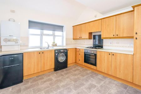 2 bedroom flat to rent - Photo 2