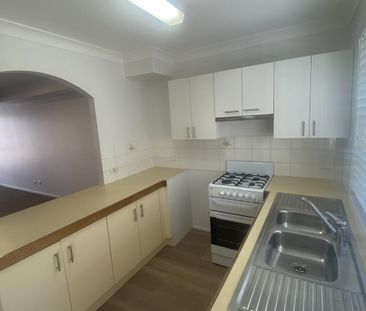 CLEVELAND - PERFECT LOCATION -2 BATHROOMS - Photo 3