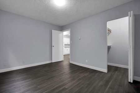 Villa Apartments - 2 Bedroom + Den - Photo 5