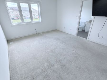 For Lease - 7 Webb Street, Bradford West Gwillimbury, Ontario - Photo 5