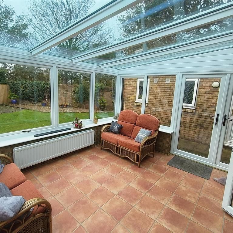 4 bedroom detached bungalow to rent - Photo 1