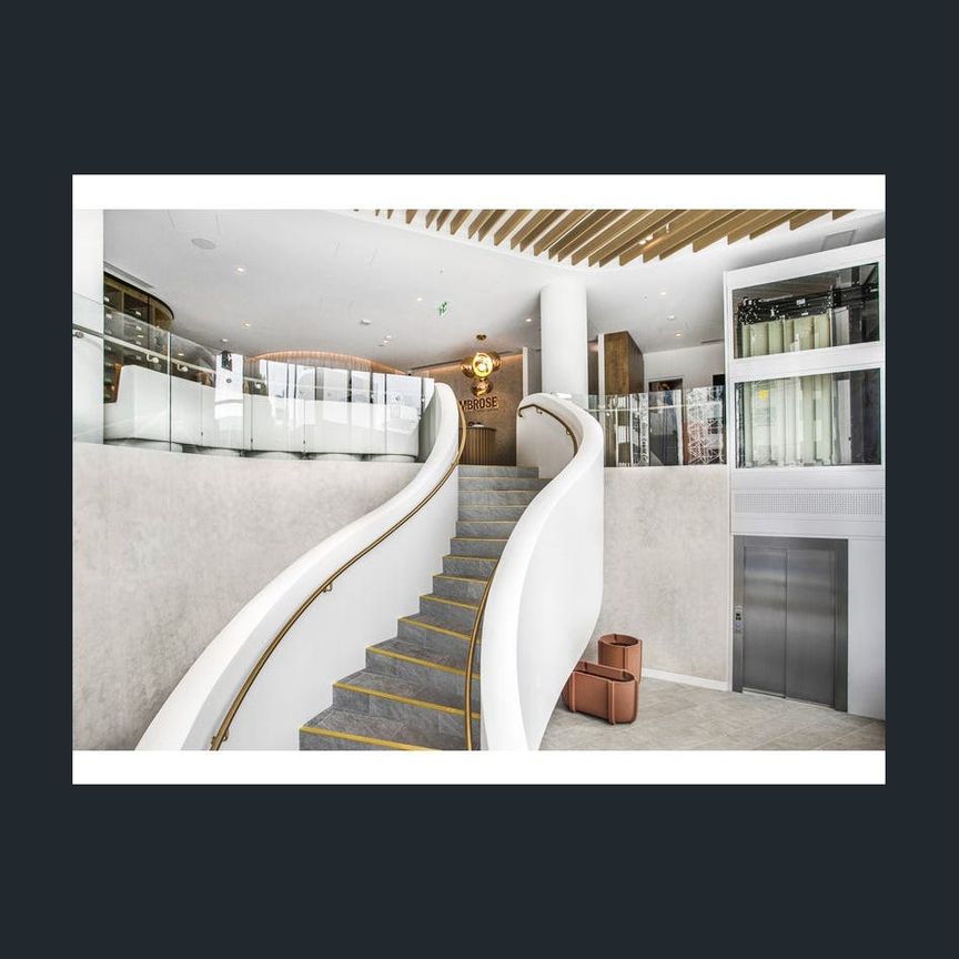 Vibrant Inner-City Hub 2 Bedroom Apartment in Milton - Photo 1